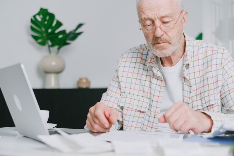 Pension (BVG) in Switzerland: How much the employer pays (at least half)