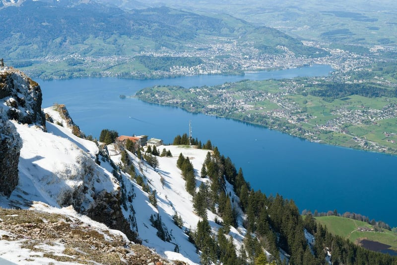 Swiss canton selection — comparing Zug, Zurich, Geneva and other cantons for company formation