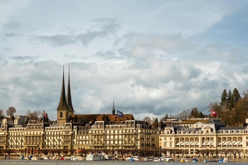 Zurich Paradeplatz financial district — the Swiss labour-market test and economic-benefit doctrine apply to non-EU/EFTA work permit applications
