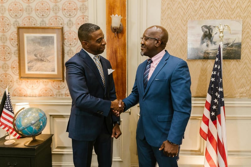 Two business partners shaking hands — Swiss KlG and KmG partnership formation