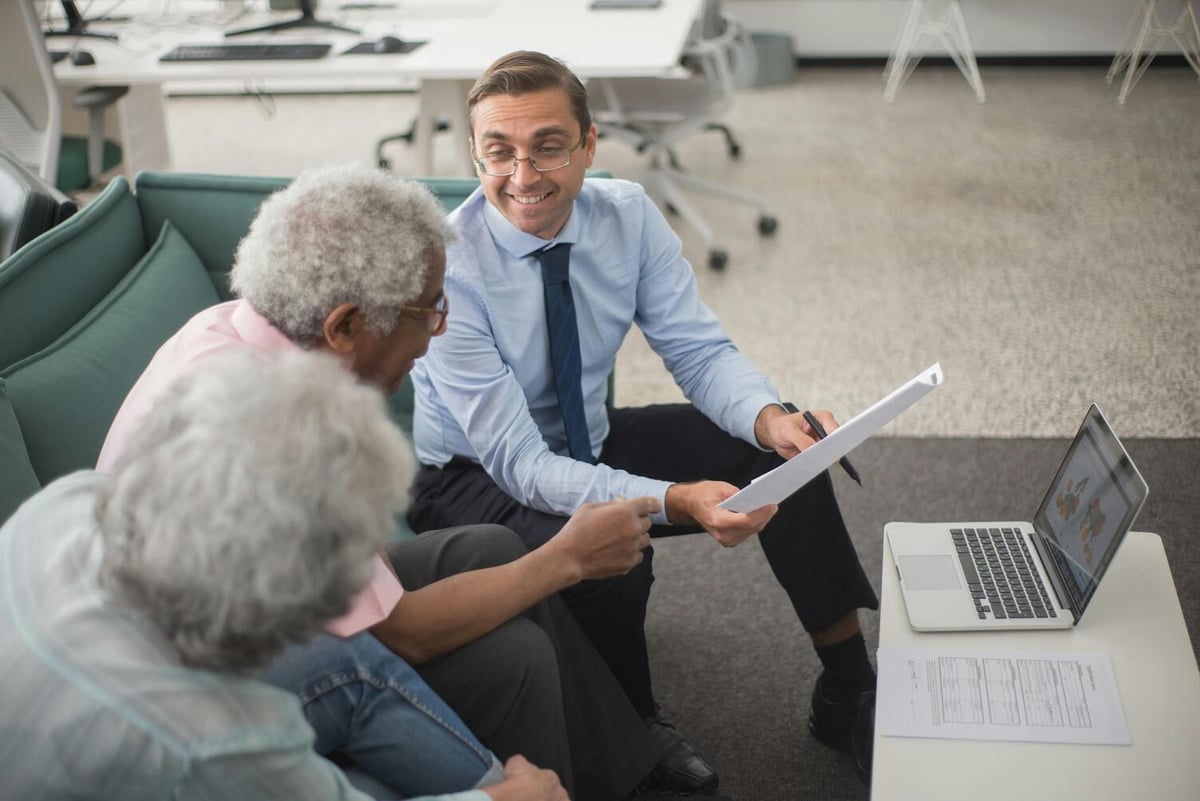 Private wealth advisor and client meeting — Swiss family-office structuring
